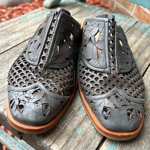 Free People size 37 Charcoal Leather Paramount Slip on Laser Cut Mules - Picture 5 of 9